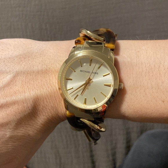 NWOT Michael Kors chain link watch - Picture 2 of 5